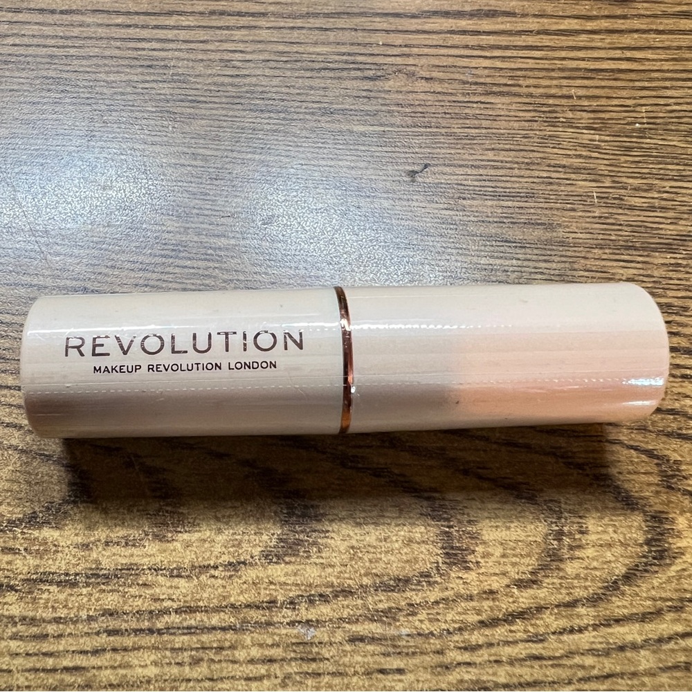 Makeup Revolution Fast Base Stick Foundation F17